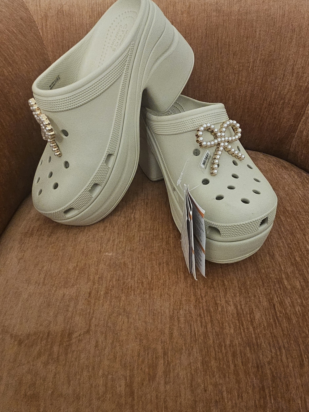 CROCS Platform Clog Mules in Light Cream with Pearl Bow Charm